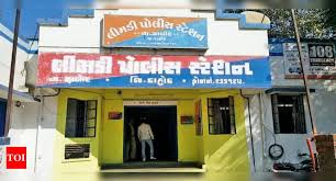 લીમડીના પીએસઆઈ રણજીત ડામોરે બીજી યુવતી સાથે સાધે બાંધ્યા શારીરિક સબંધો