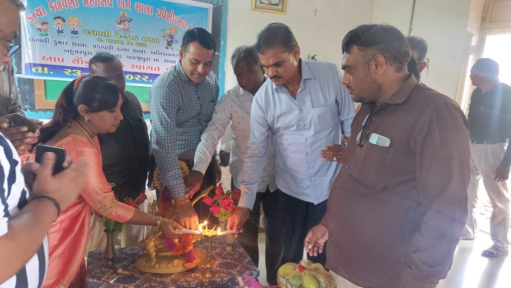 ચાણસ્મા તાલુકાના અલગ અલગ ગામ ની શાળા ઓ માં શાળા પ્રવેશોત્સવ કાર્યક્રમનો શુભારંભ કરાવતા ચાણસ્મા નાં લોકપ્રિય ધારાસભ્ય શ્રી દિલીપકુમાર ઠાકોર